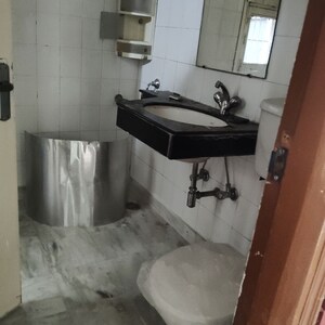 Kitchen in 2.5 BHK Builder Floor at SS Mayfield Gardens, Sector 51 – for Rent