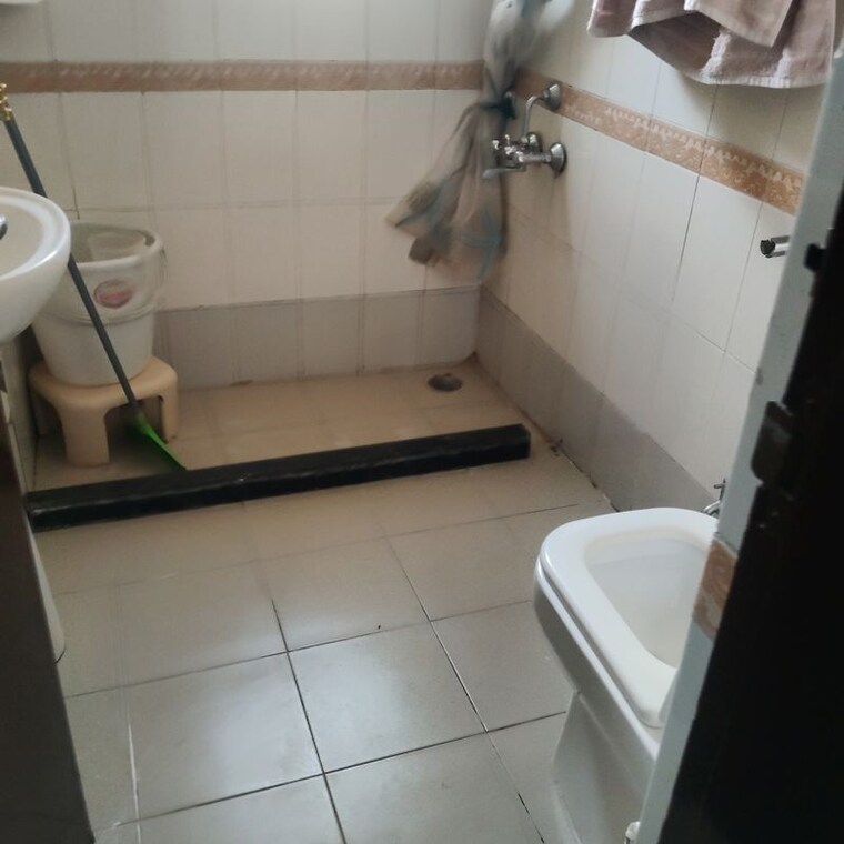 Bathroom, ardee-city-palm-grove-heights 3.5 Bedroom 2035 Sq.Ft. Apartment In Sector 52 Gurgaon 10777158
