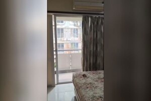 Room in 2 BHK Apartment at Platinum Life, Andheri West – for Rent