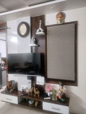 Room in 3 BHK Apartment at Vijay Enclave – for Sale