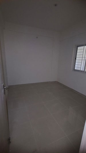 Room in 2 BHK Apartment at DS MAX Sahara, Hosa Road – for Sale