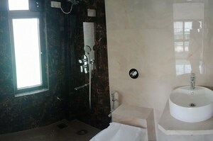 Bathroom in 2 BHK Apartment at Regent Aparna Mahal, Vile Parle East – for Sale