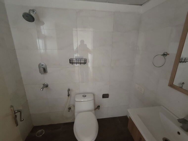 Bathroom, tulip-violet 3 Bedroom 1578 Sq.Ft. Apartment In Sector 69 Gurgaon 10777226