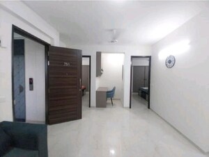 Room in 2.5 BHK Builder Floor at Smart World Gems, Sector 89 – for Rent