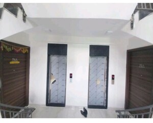 Building Lobby in 2.5 BHK Builder Floor at Smart World Gems, Sector 89 – for Rent