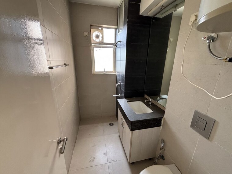 Bathroom, ireo-uptown 4 Bedroom 2012 Sq.Ft. Apartment In Sector 66 Gurgaon 10777283