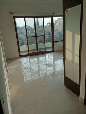 Room in 4 BHK Apartment at Brigade Rhapsody, Palace Road – for Rent