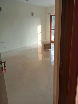 Room in 4 BHK Apartment at Brigade Rhapsody, Palace Road – for Rent