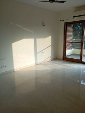 Room in 4 BHK Apartment at Brigade Rhapsody, Palace Road – for Rent