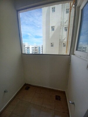 Room in 3 BHK Apartment at Godrej Aqua, International Airport Road – for Sale