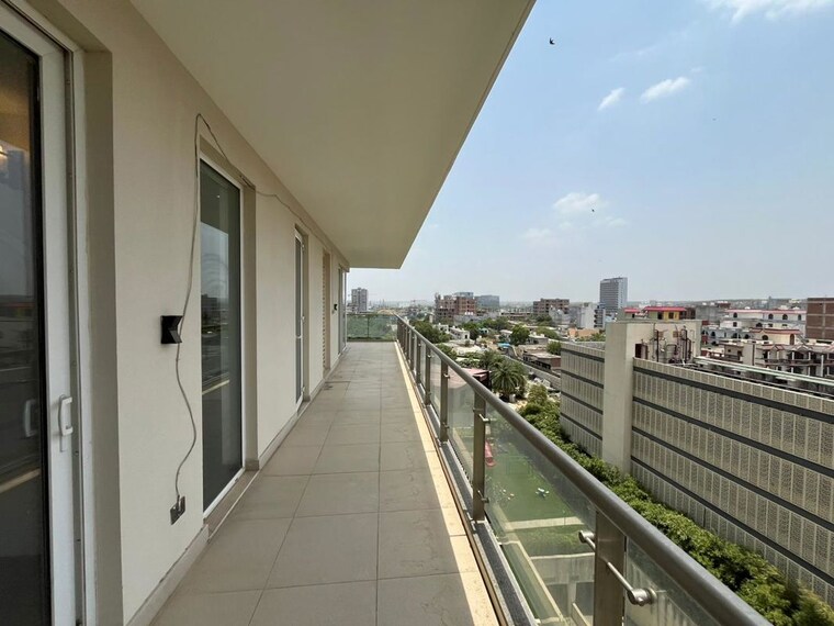 Balcony, mahindra-luminare 3 Bedroom 2985 Sq.Ft. Apartment In Sector 59 Gurgaon 10777365