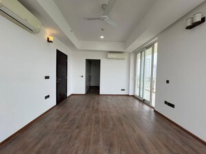 Room in 3 BHK Apartment at Mahindra Luminare, Sector 59 – for Rent