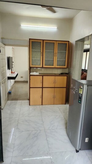 Room in 1 BHK Apartment at Windermere CHS Andheri West, Andheri West – for Rent