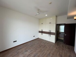 Room in 3 BHK Apartment at Mahindra Luminare, Sector 59 – for Rent