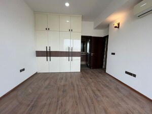 Room in 3 BHK Apartment at Mahindra Luminare, Sector 59 – for Rent