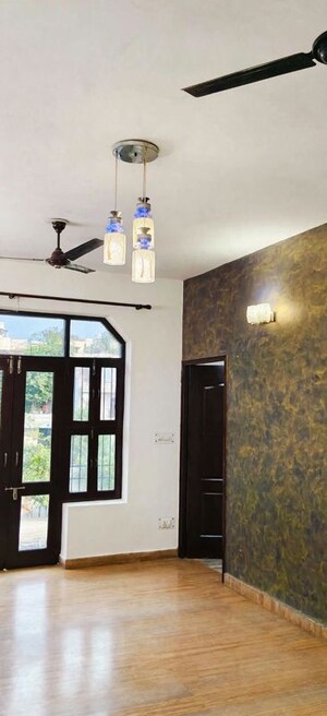 Furnished Amenities in 2 BHK Builder Floor at Neb Sarai – for Rent