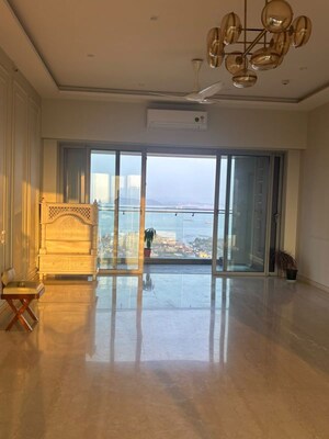 Room in 4 BHK Apartment at Kalpataru Mugnus, Bandra East – for Rent