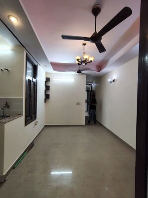 Room in 2 BHK Builder Floor at Indrapuram – for Rent