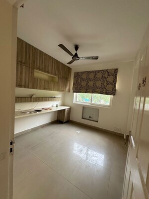 Room in 3.5 BHK Apartment at BPTP Mansions, Sector 66 – for Rent