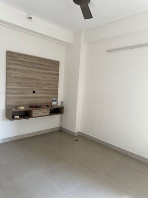 Room in 3.5 BHK Apartment at BPTP Park Prime, Sector 66 – for Sale