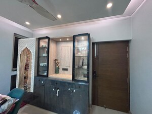 Room in 2.5 BHK Apartment at BPTP Mansions, Sector 66 – for Rent