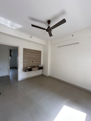 Furnished Amenities in 2.5 BHK Apartment at BPTP Park Prime, Sector 66 – for Sale
