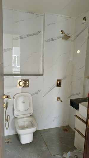 Bathroom in 3.5 BHK Apartment at Smart World Orchard, Sector 61 – for Rent