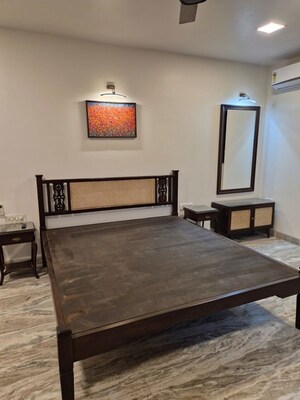 Bedroom in 1 BHK Apartment at Breach Candy – for Rent