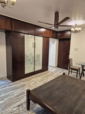 Room in 1 BHK Apartment at Breach Candy – for Rent