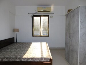 Bedroom in 3 BHK Apartment at Sindhi Society, Chembur – for Rent