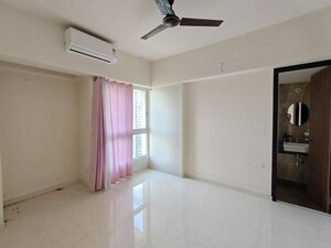 Room in 2 BHK Apartment at Lodha Amara, Kolshet Road – for Sale