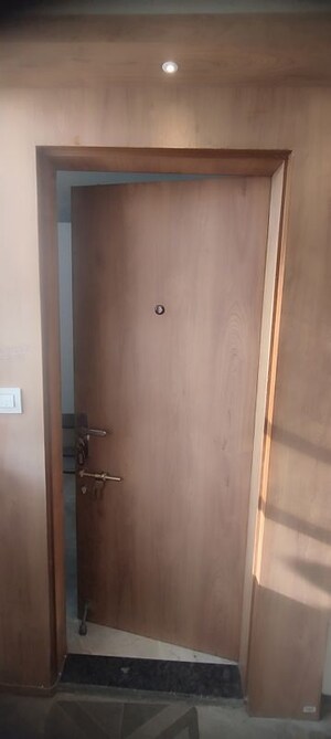 Bathroom in Studio Apartment at DLF Capital Greens Phase I And II, Moti Nagar – for Rent