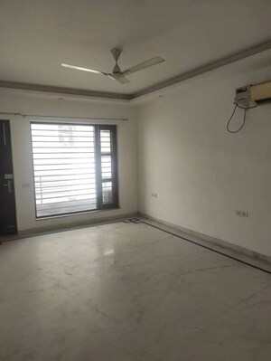 Room in 4 BHK Builder Floor at Sector 45 – for Rent