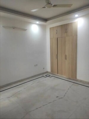 Room in 4 BHK Builder Floor at Sector 45 – for Rent