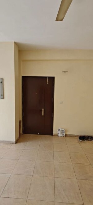 Room in 3 BHK Builder Floor at Vatika Premium Floors, Sector 82 – for Sale