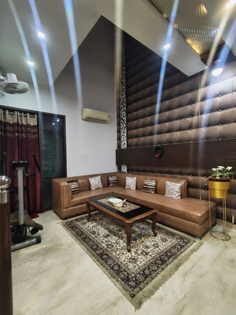 Living Room, sector 2 6+ Bedroom 3550 Sq.Ft. Independent House In Sector 2 Panchkula 10777564