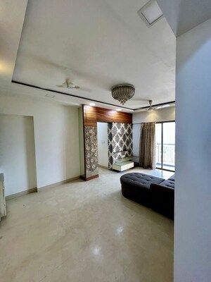 Room in 2.5 BHK Apartment at Lodha Tiara, Ghodbunder Road – for Rent