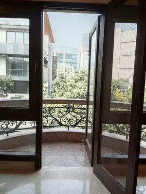 Room in 4 BHK Builder Floor at Safdarjung Enclave – for Rent