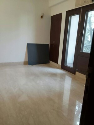 Room in 4 BHK Builder Floor at Safdarjung Enclave – for Rent