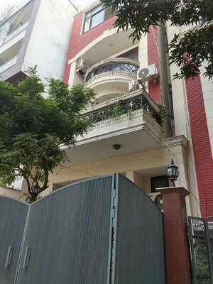 4 BHK Builder Floor – Exterior View View at Safdarjung Enclave - for Rent