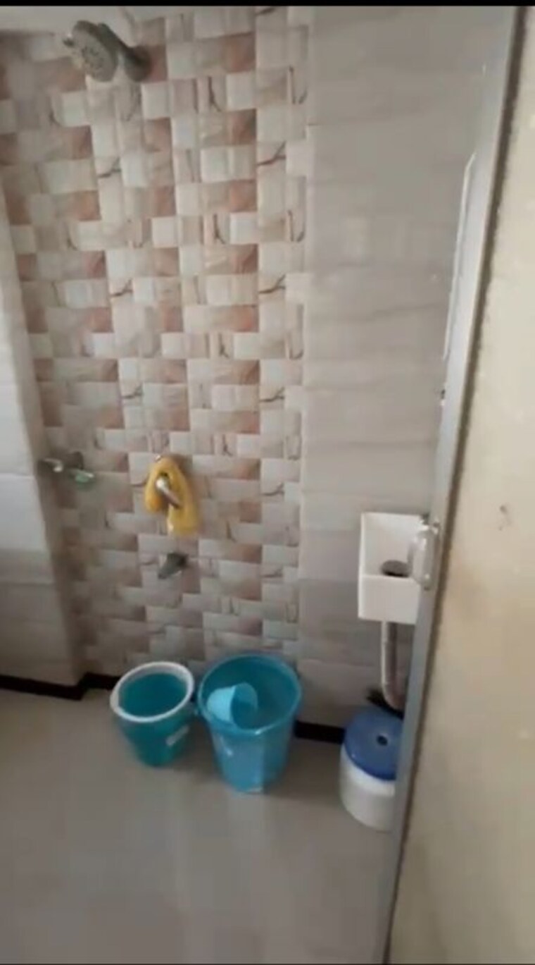 Bathroom, dadar west 1 Bedroom 270 Sq.Ft. Apartment In Dadar West Mumbai 10777551