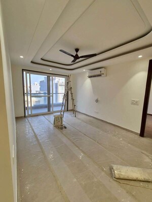 Room in 3.5 BHK Builder Floor at Sector 57 – for Rent