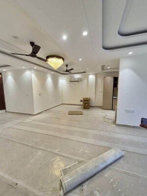 Living Room in 3.5 BHK Builder Floor at Sector 57 – for Rent