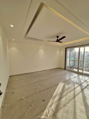 Room in 3.5 BHK Builder Floor at Sector 57 – for Rent