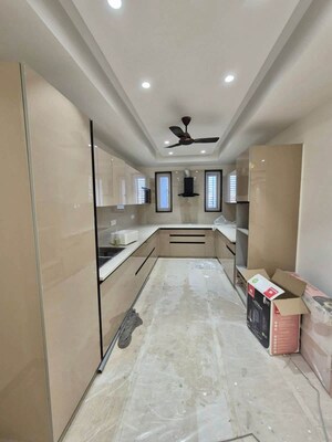 Building Lobby in 3.5 BHK Builder Floor at Sector 57 – for Rent