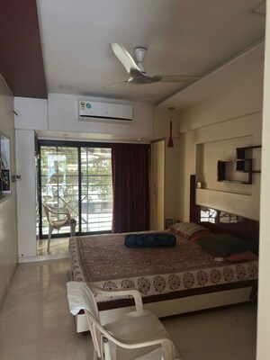 Bedroom in 3 BHK Apartment at Matunga East – for Rent