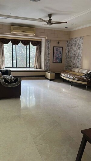 Living Room in 3 BHK Apartment at Matunga East – for Rent