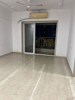 Room in 3 BHK Apartment at D Suoza Mansion, Matunga – for Rent