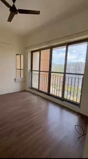 Room in 2.5 BHK Apartment at Lodha Tiara, Ghodbunder Road – for Rent