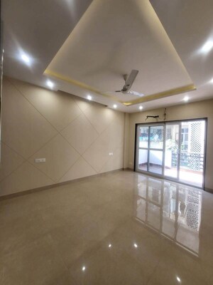 Room in 4 BHK Builder Floor at Sector 57 – for Rent
